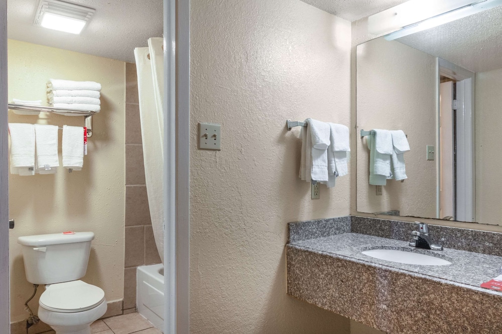 Econo Lodge San Marcos University Area 17/31