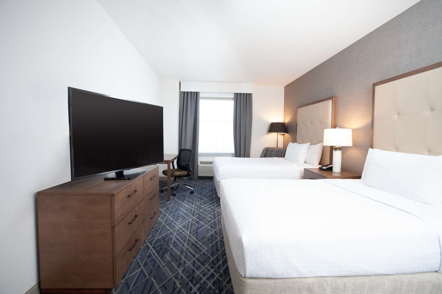 2 Bedrooms, Suite