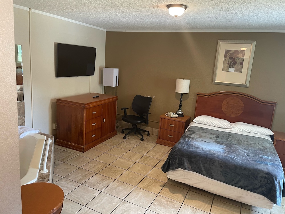 Budgetel Inn & Suites 18/32