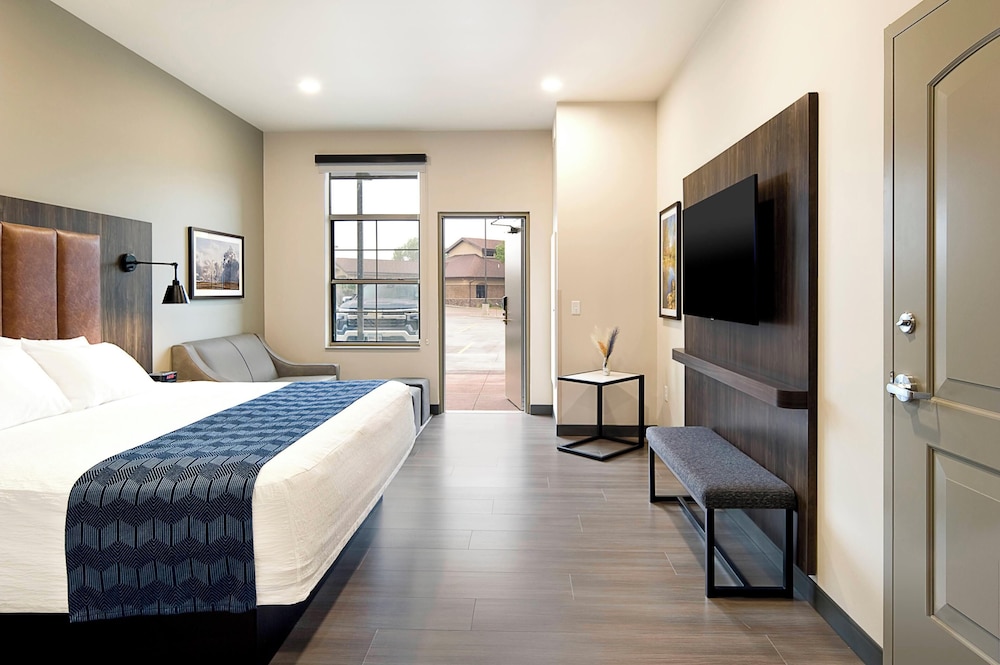 Walkout, Deluxe, King Bed