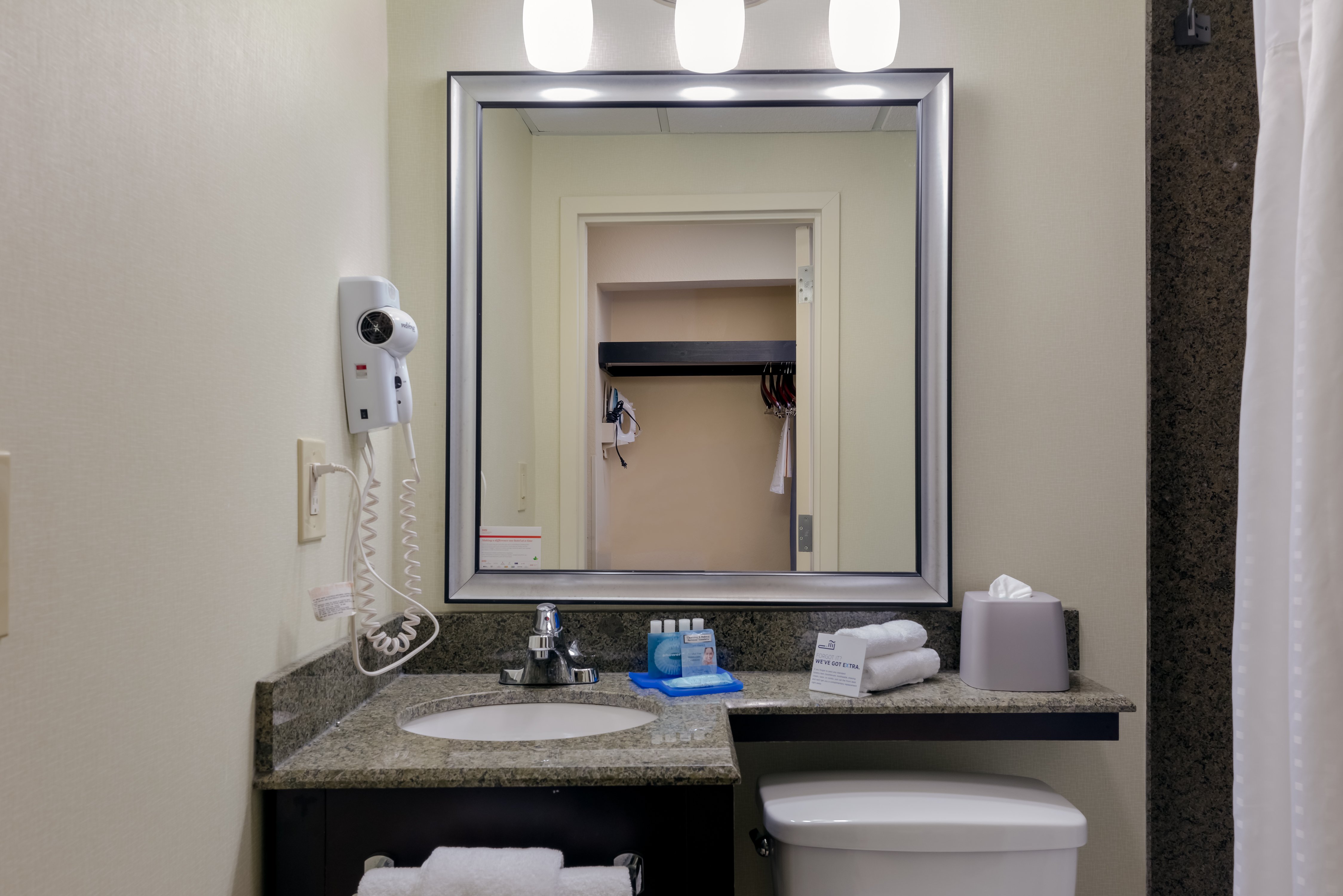 Holiday Inn Express And Suites Atlanta Downtown 47/48