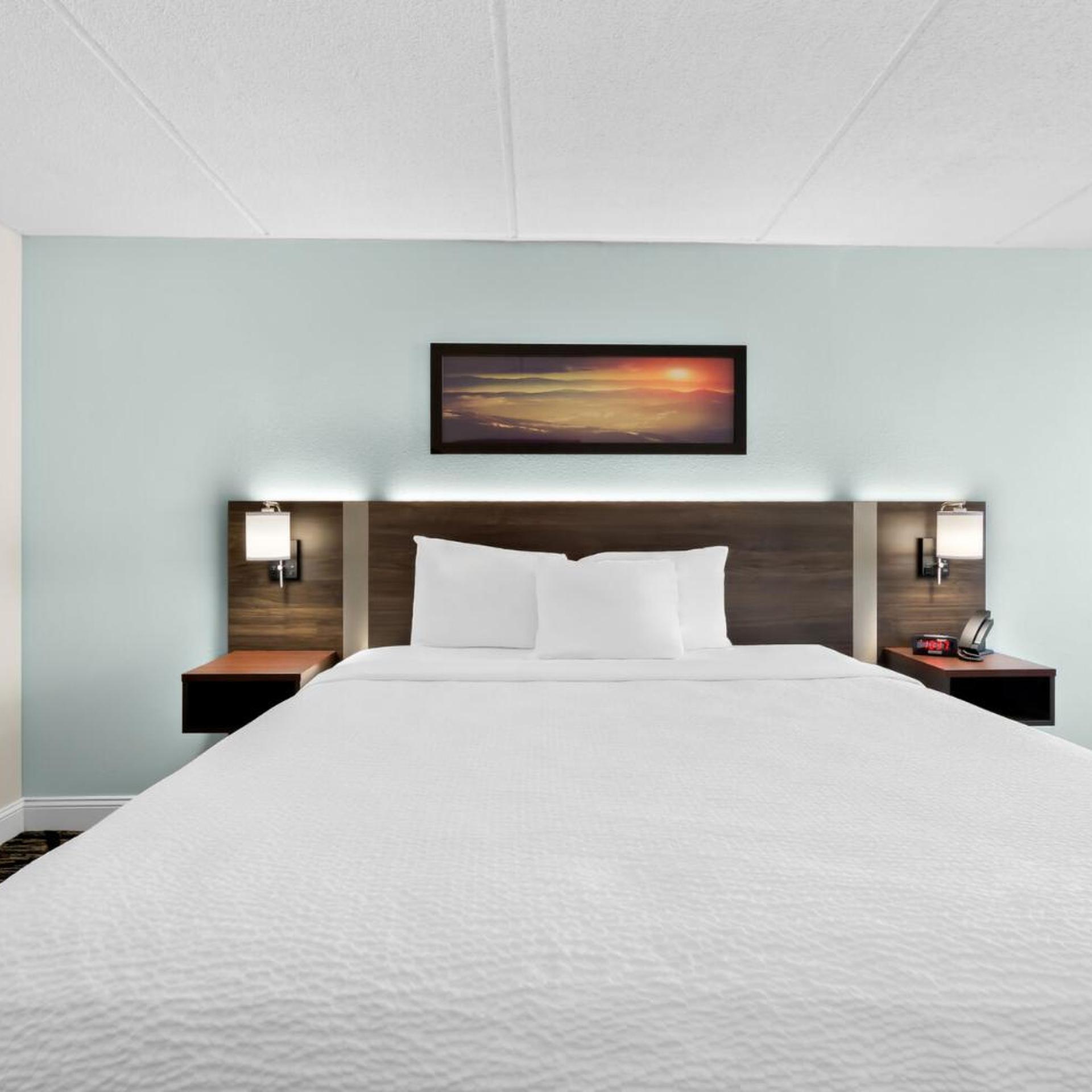 Room, King Bed, Exterior Entrance