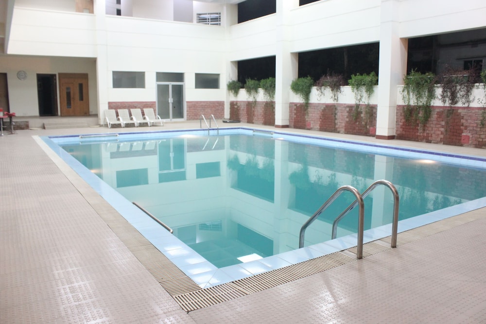 Nirvana Inn 5/50