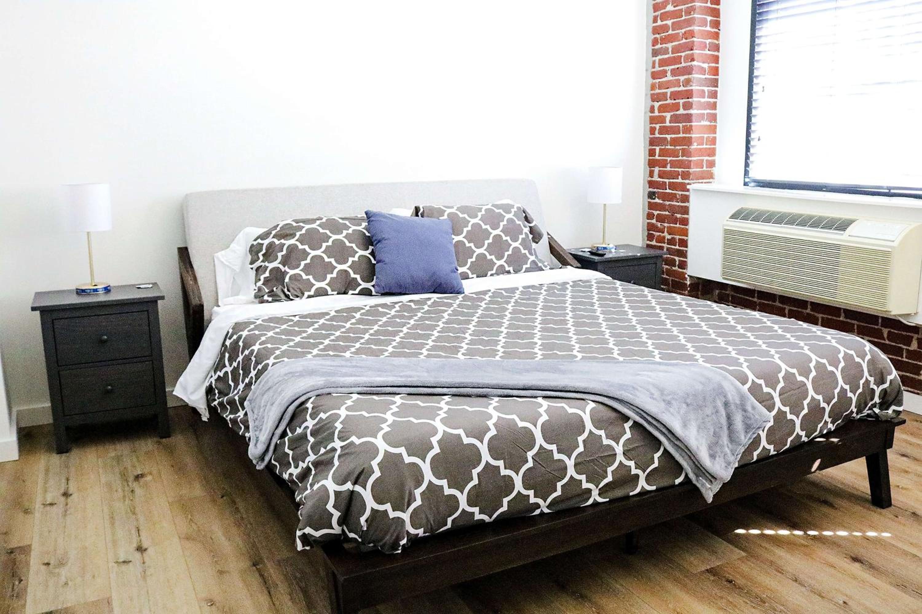 1 BEDROOM, SUITE, KING AND QUEEN BED