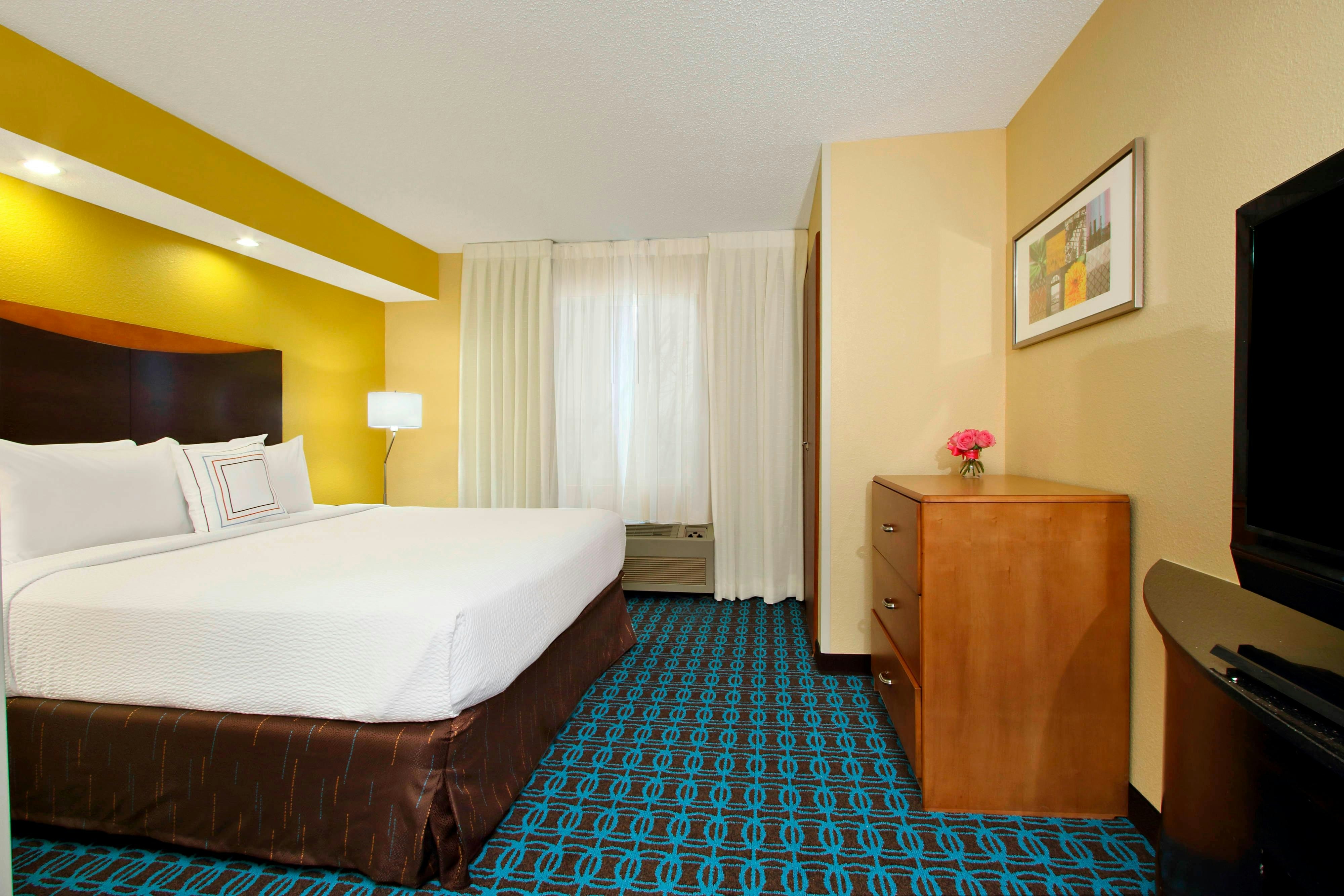 ROOM, KING BED