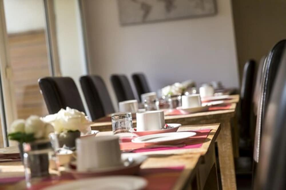 Qualys Hotel Almoria 71/75