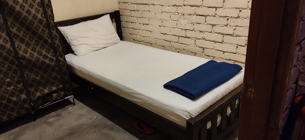 The Explorers Guesthouse and Hostel 29/60