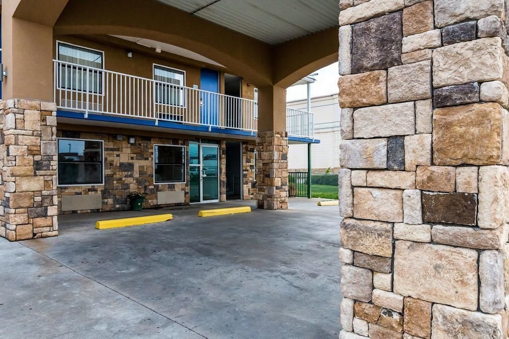 Econo Lodge Mineral Wells, TX 8/23