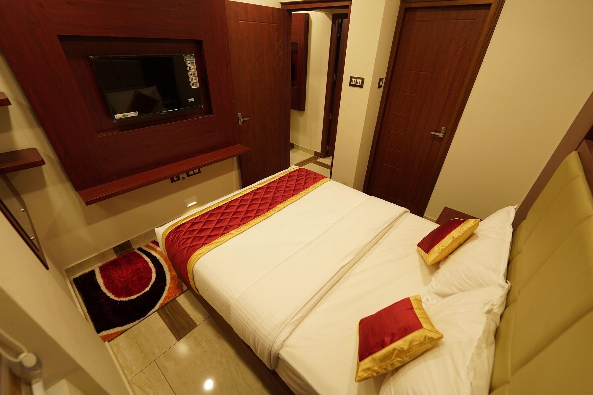 Classic, Queen Bed