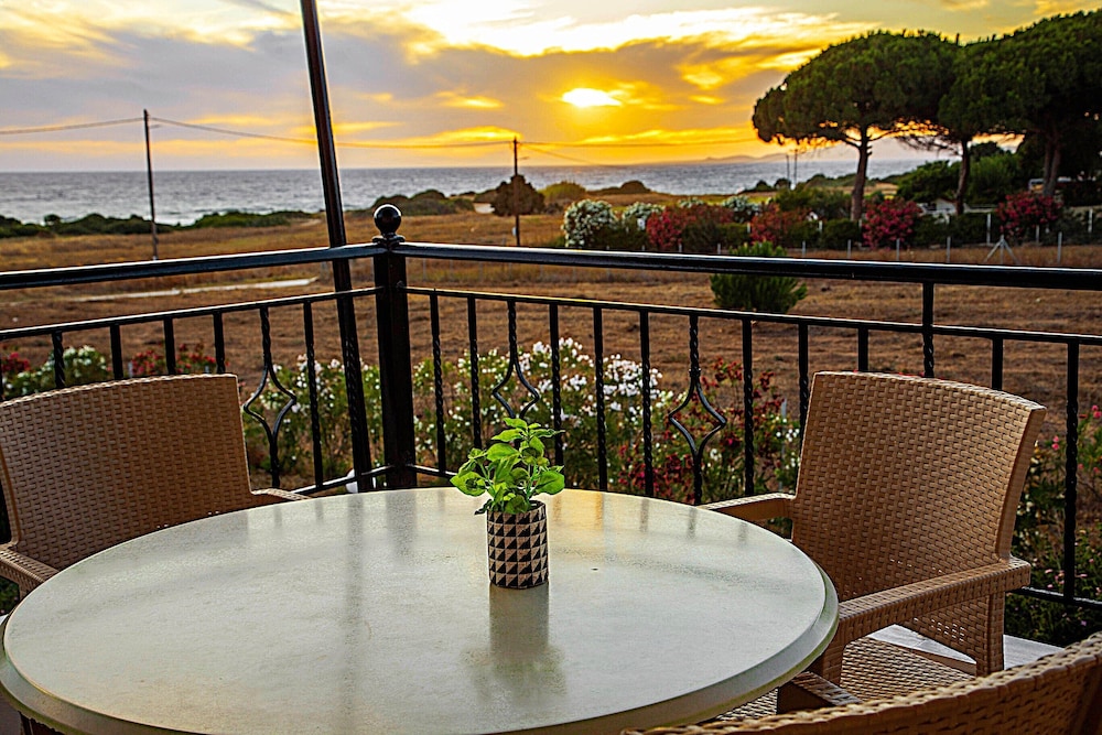 Romanos Beach Villas 31/49