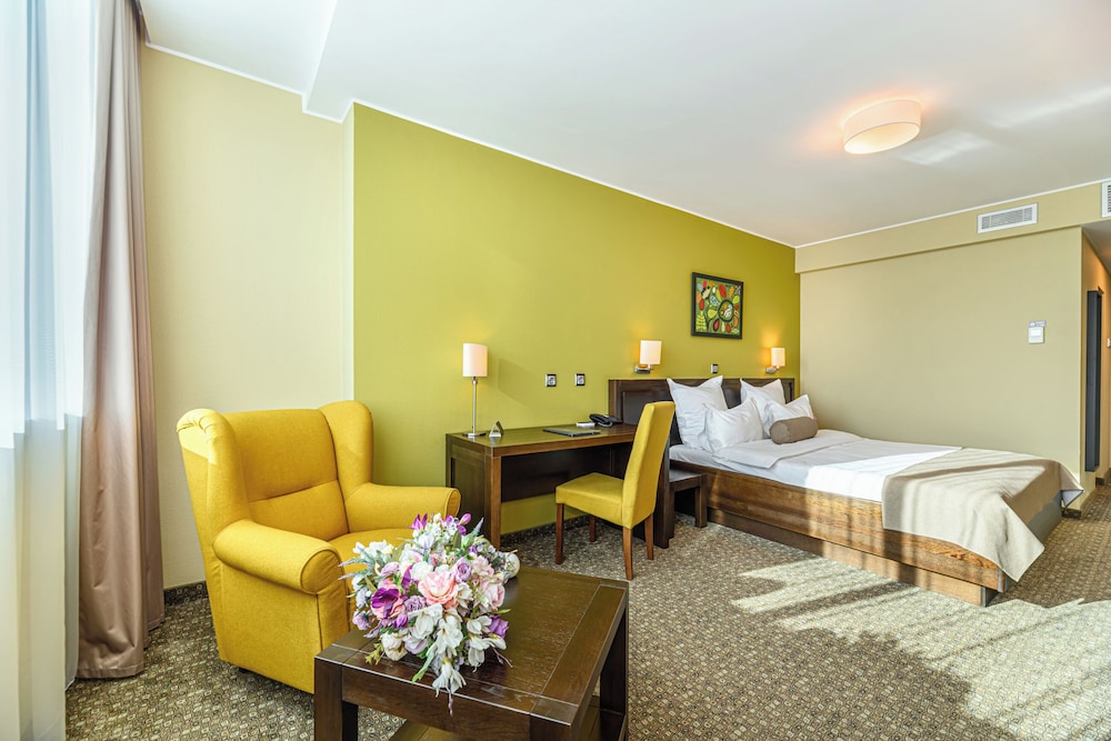 غرفة سوبيريور بسرير كوين بإطلالة على النهر، Vega Hotel 3/9