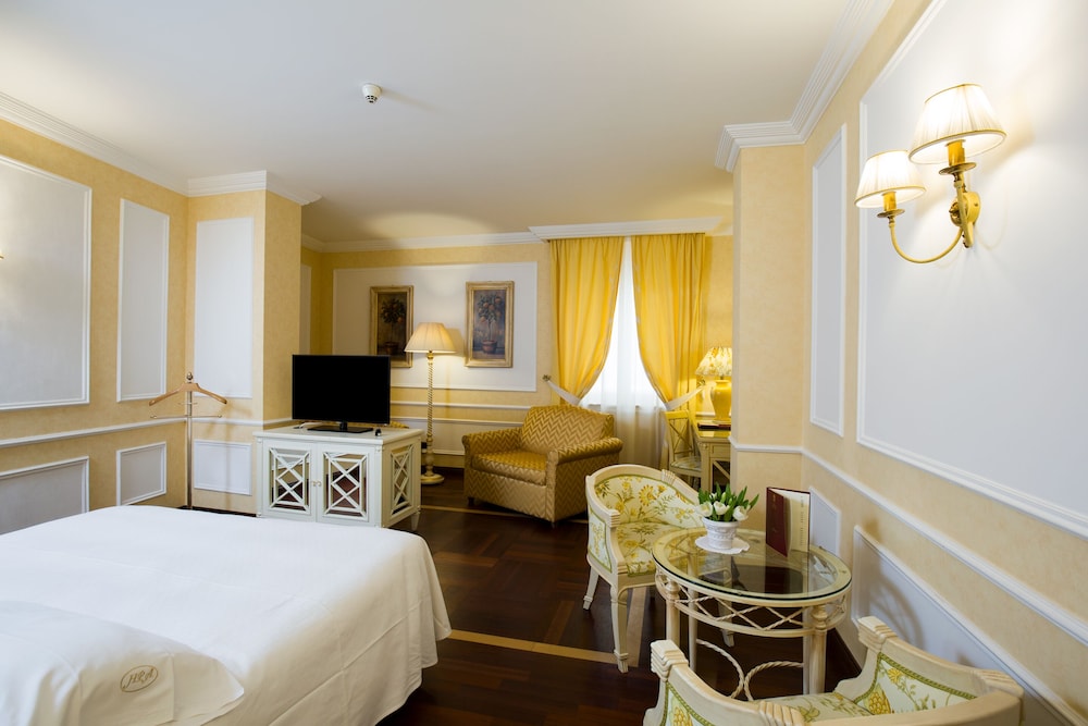 ROOM, QUADRUPLE