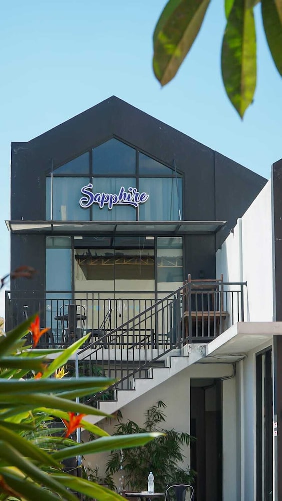 Front One Hotel Purwodadi 8/72