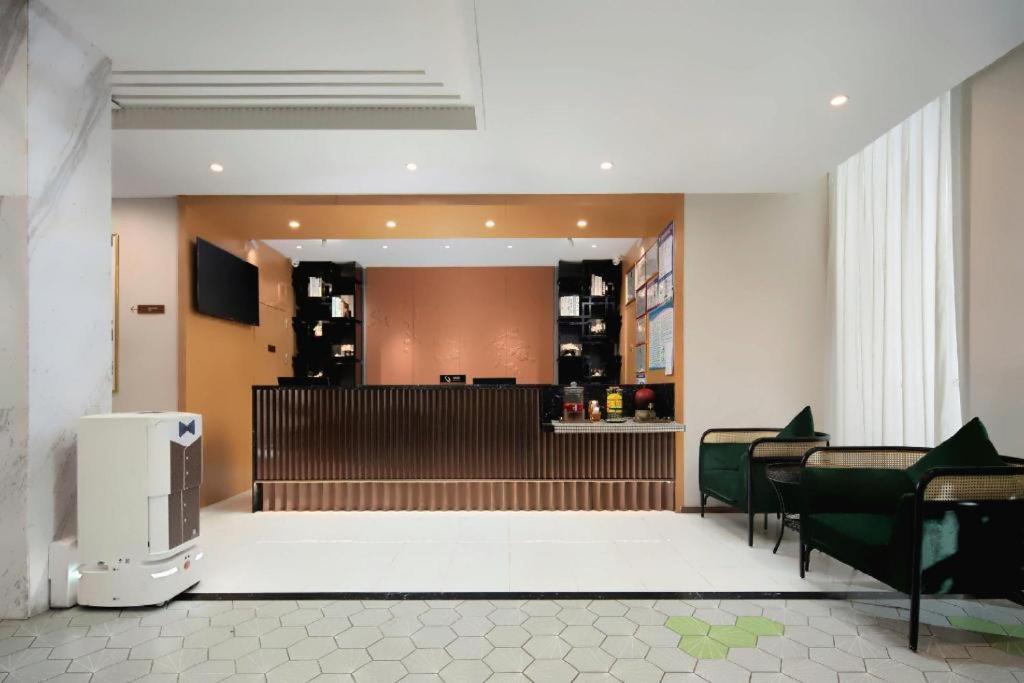 Metropolo Jinjiang Hotel (Haikou East High-speed Railway Station, Normal University) 9/30