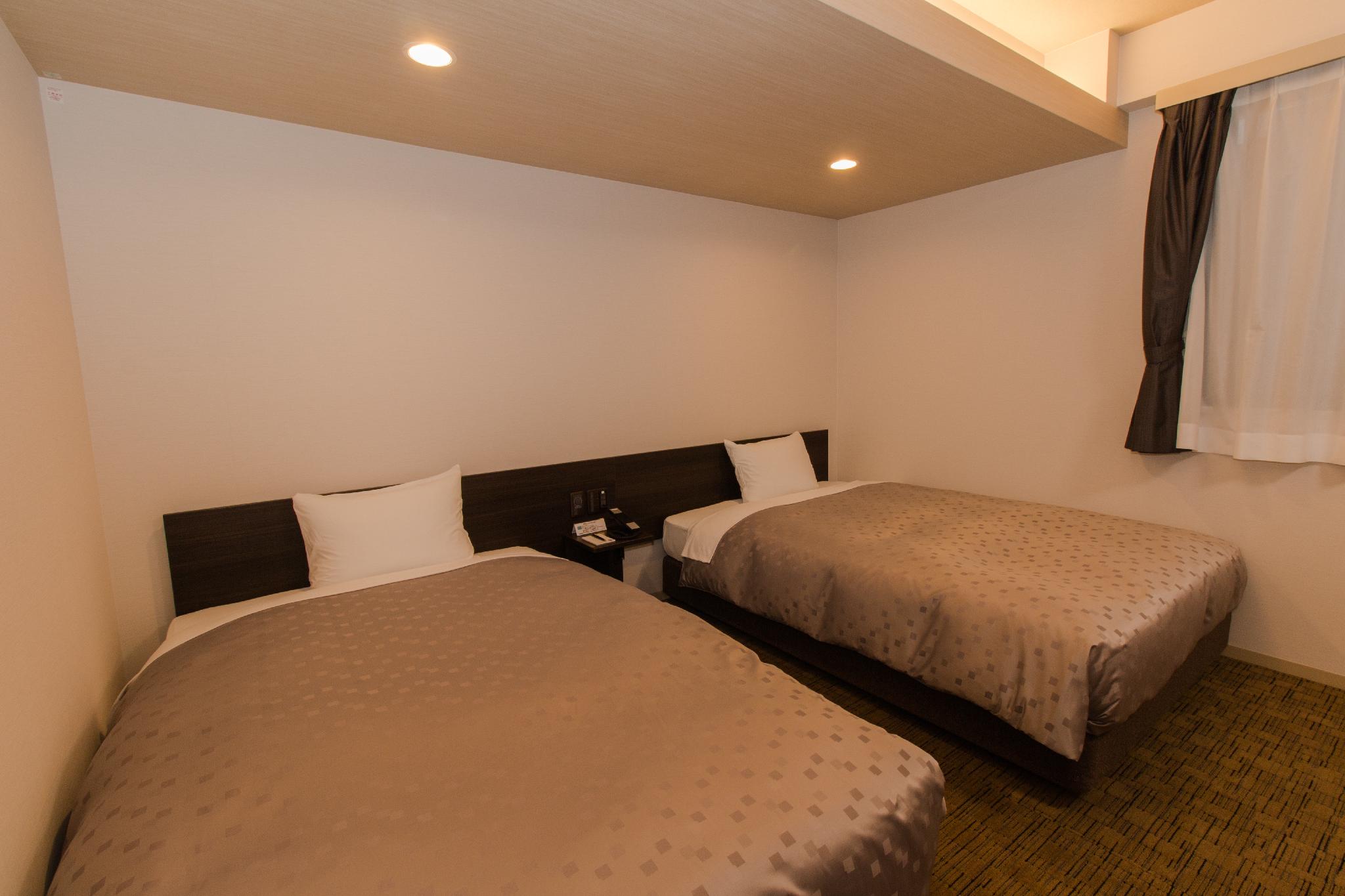 Room, Twin Beds, New Building