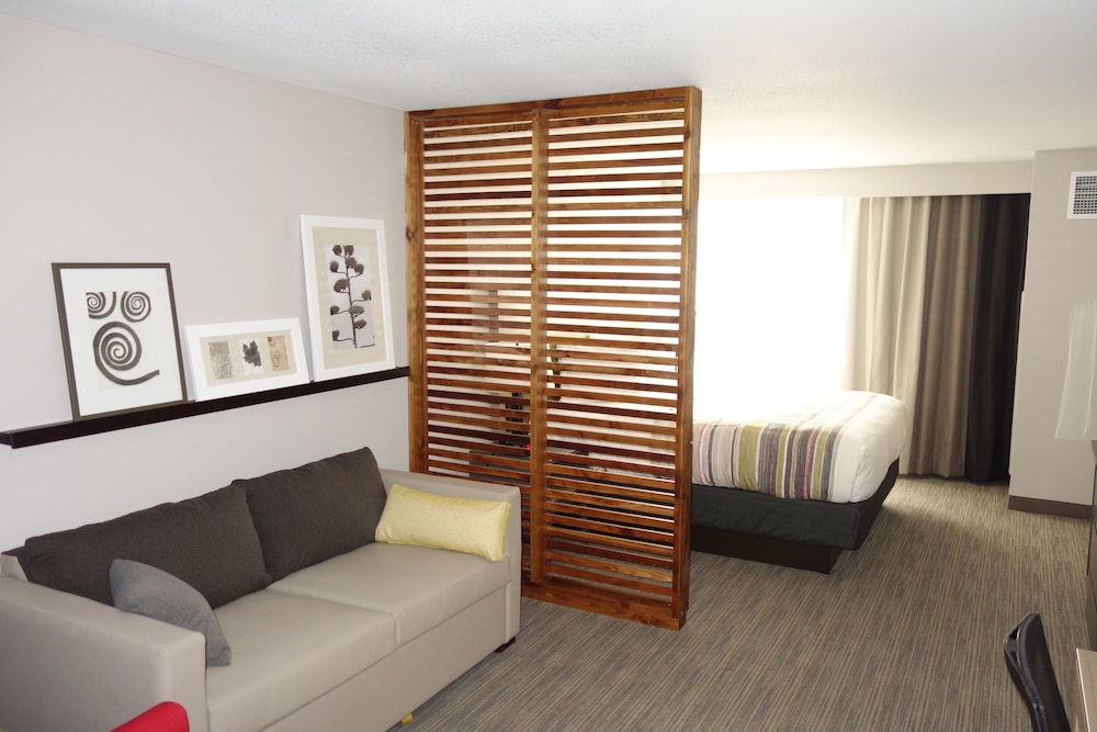 Country Inn & Suites by Radisson Lawrence KS 13/38