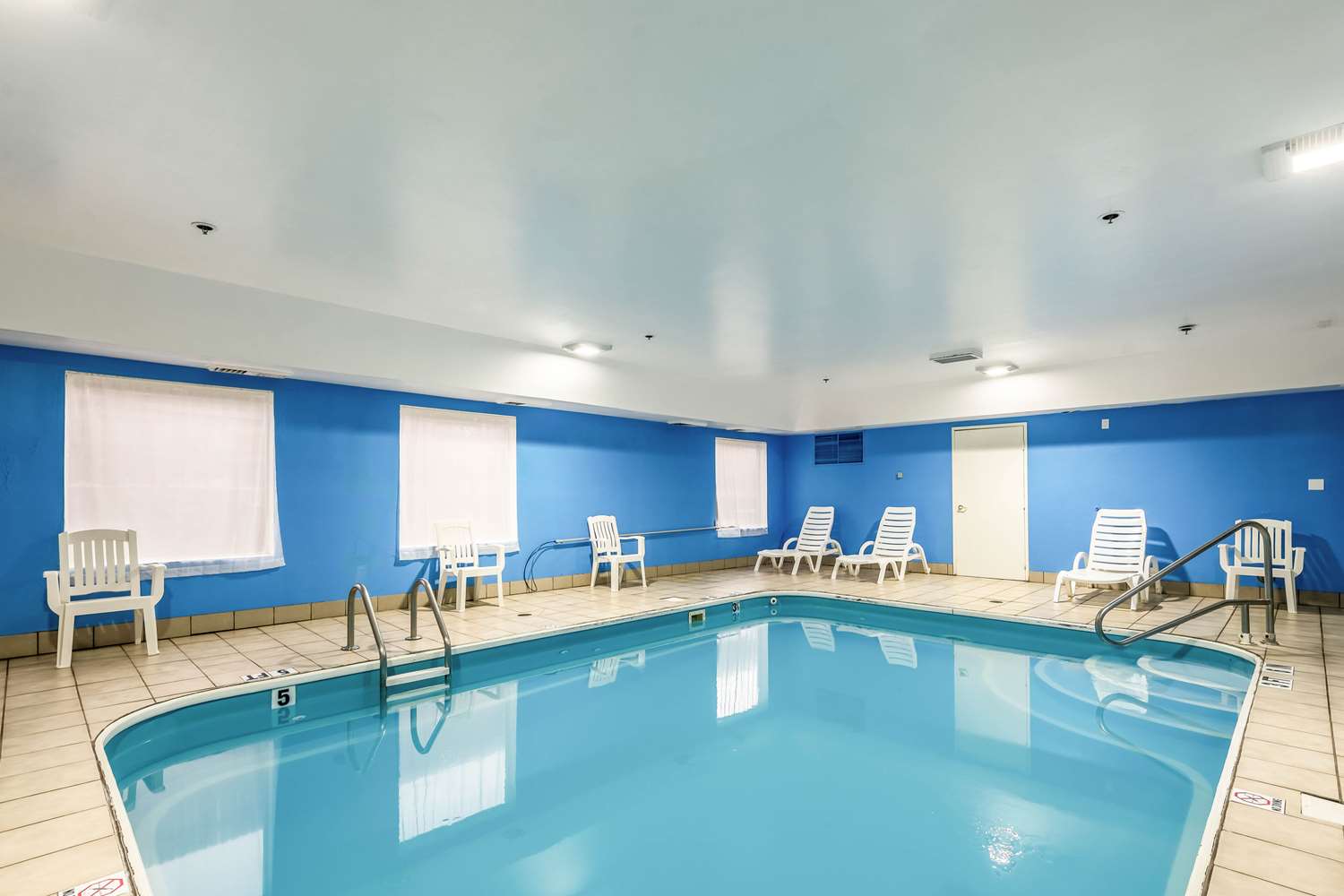 Comfort Inn & Suites Dayton, OH 6/10