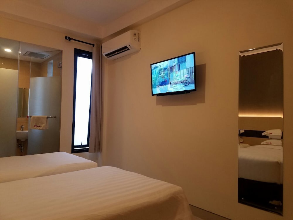 Sumi Hotel Surabaya 7/16