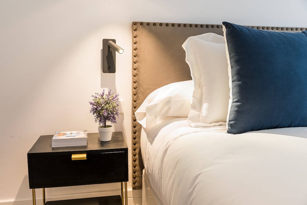 Feelathome Waldorf Suites Apartments 9/40