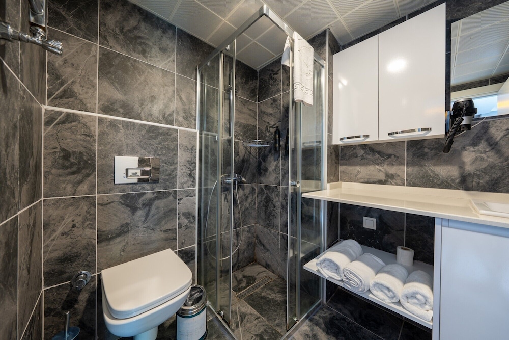 216 Bosphorus Suite 48/50