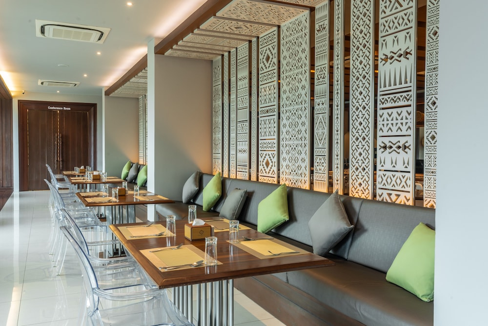 Grand Hotel Vientiane 40/60