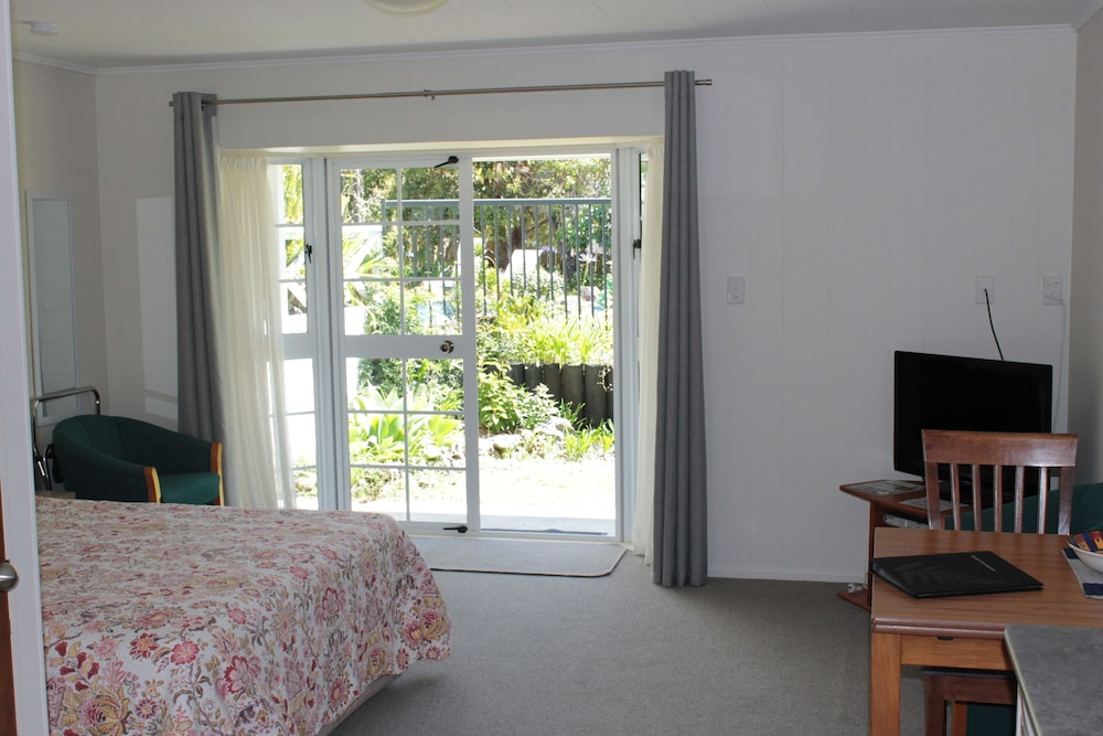 Ash Grove Boutique Motel 24/70