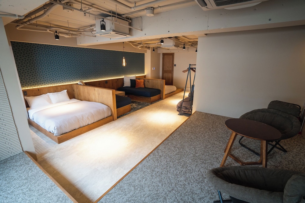 STUDIO, BALCONY