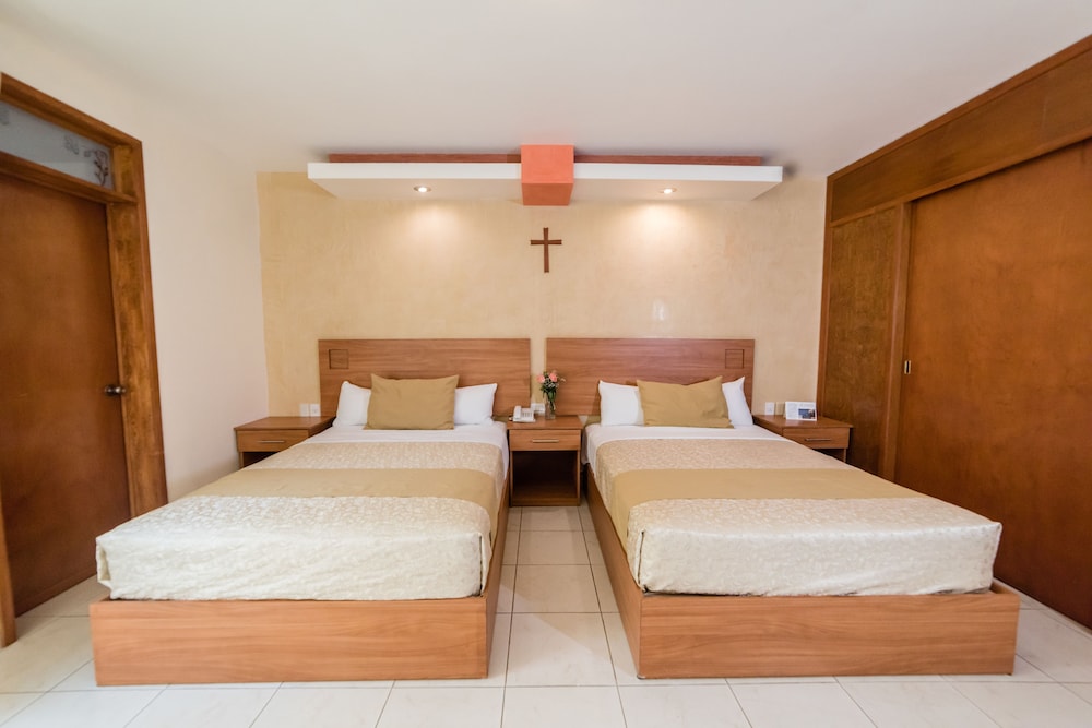 Elizabeth Central Hotel 4/34