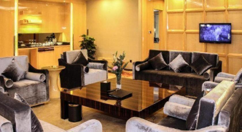 Golden Phoenix International Hotel 38/51
