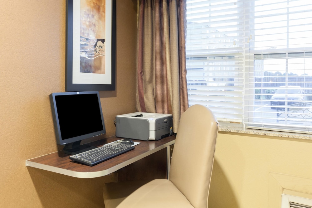 Microtel Inn & Suites by Wyndham Searcy 37/50