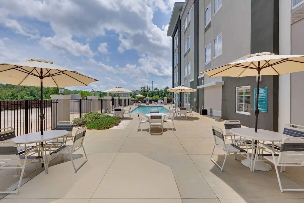 La Quinta Inn & Suites by Wyndham Starkville at MSU 4/53