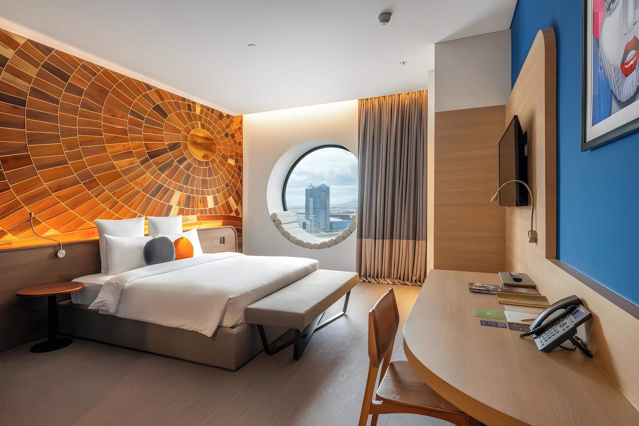DELUXE, DOUBLE BED