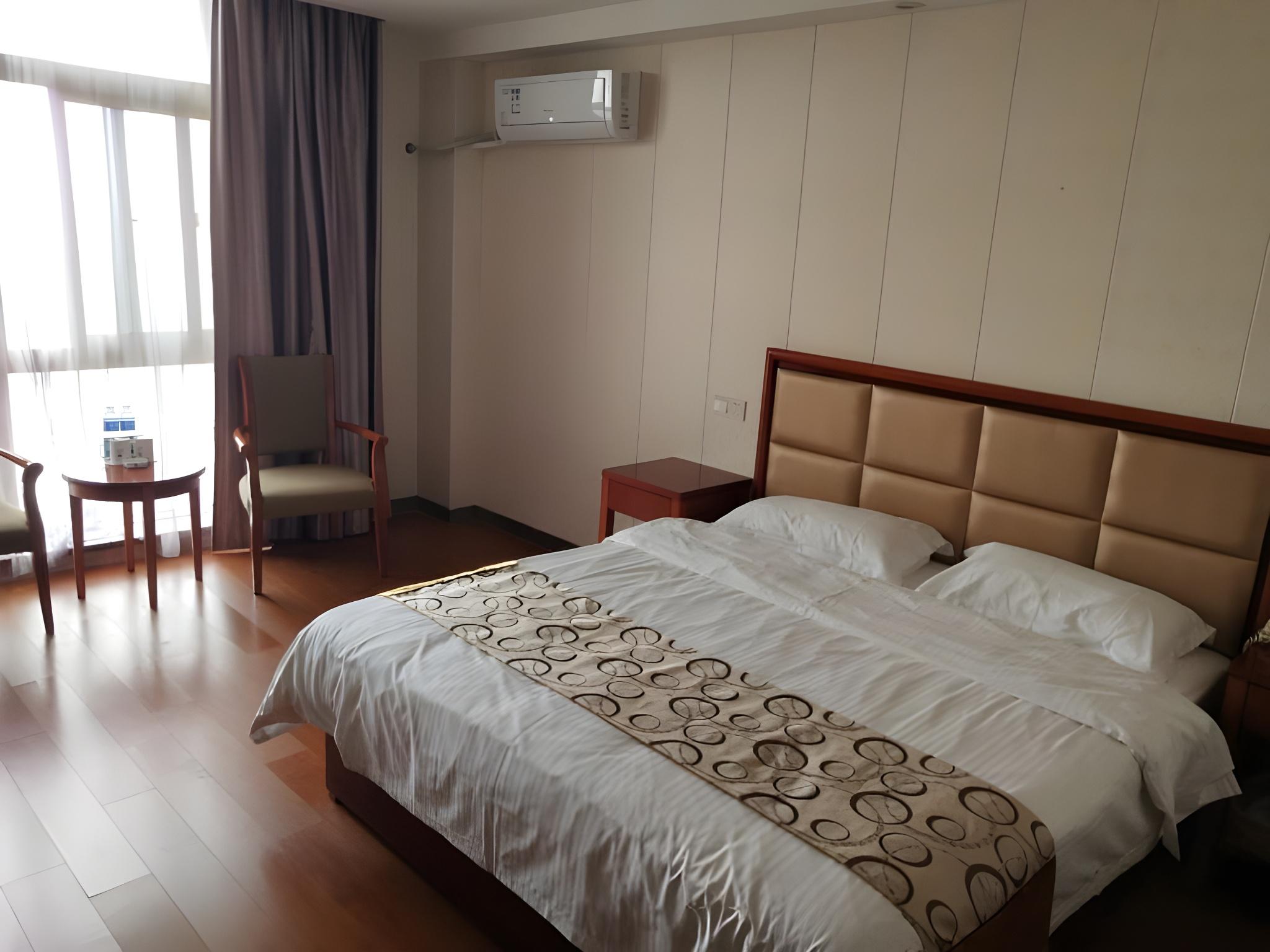 MOUNTAIN, DOUBLE BED