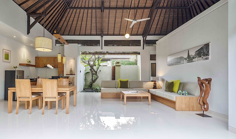PRADHA VILLAS SEMINYAK 8/63