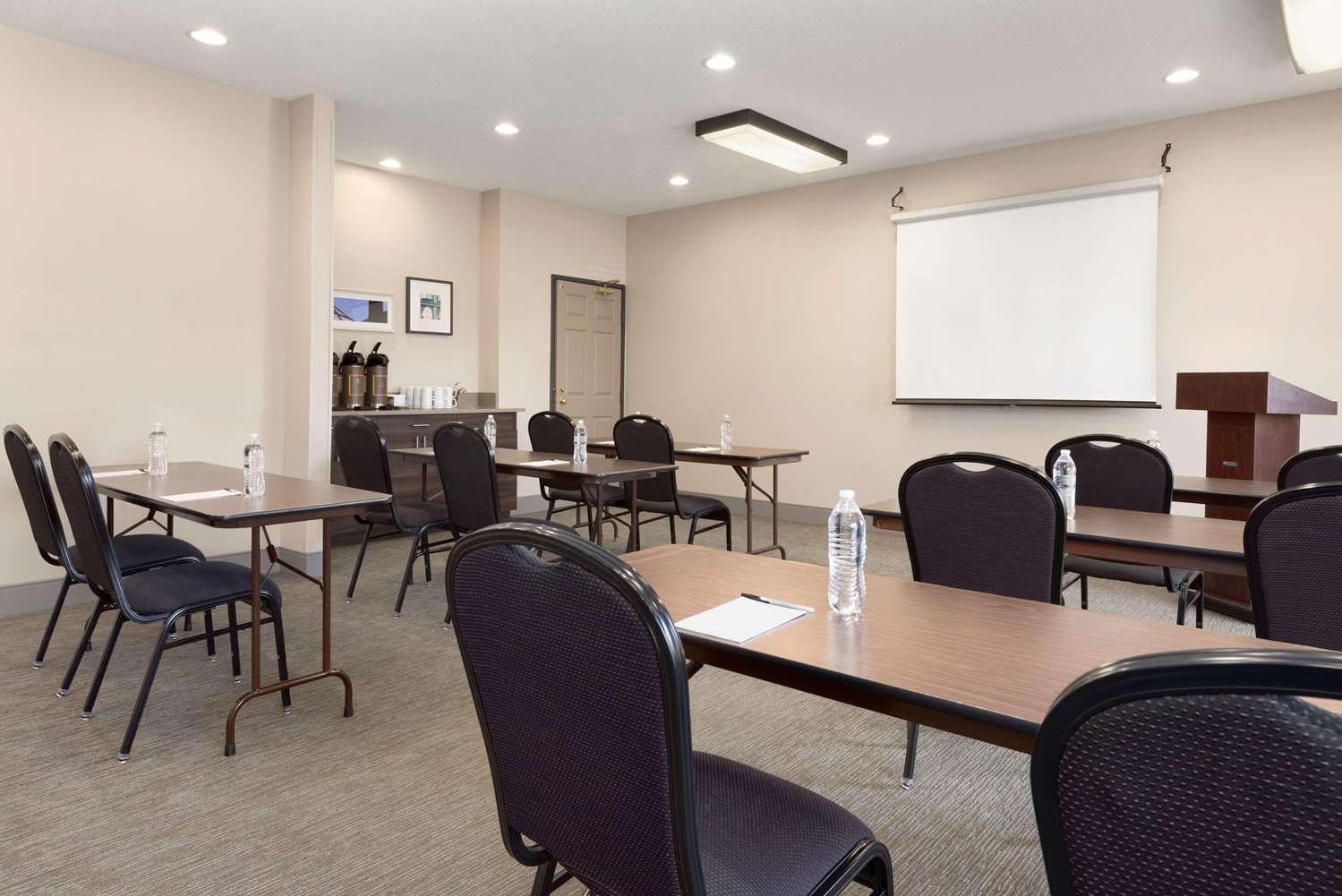 Country Inn & Suites by Radisson, Romeoville - Bolingbrook 7/7