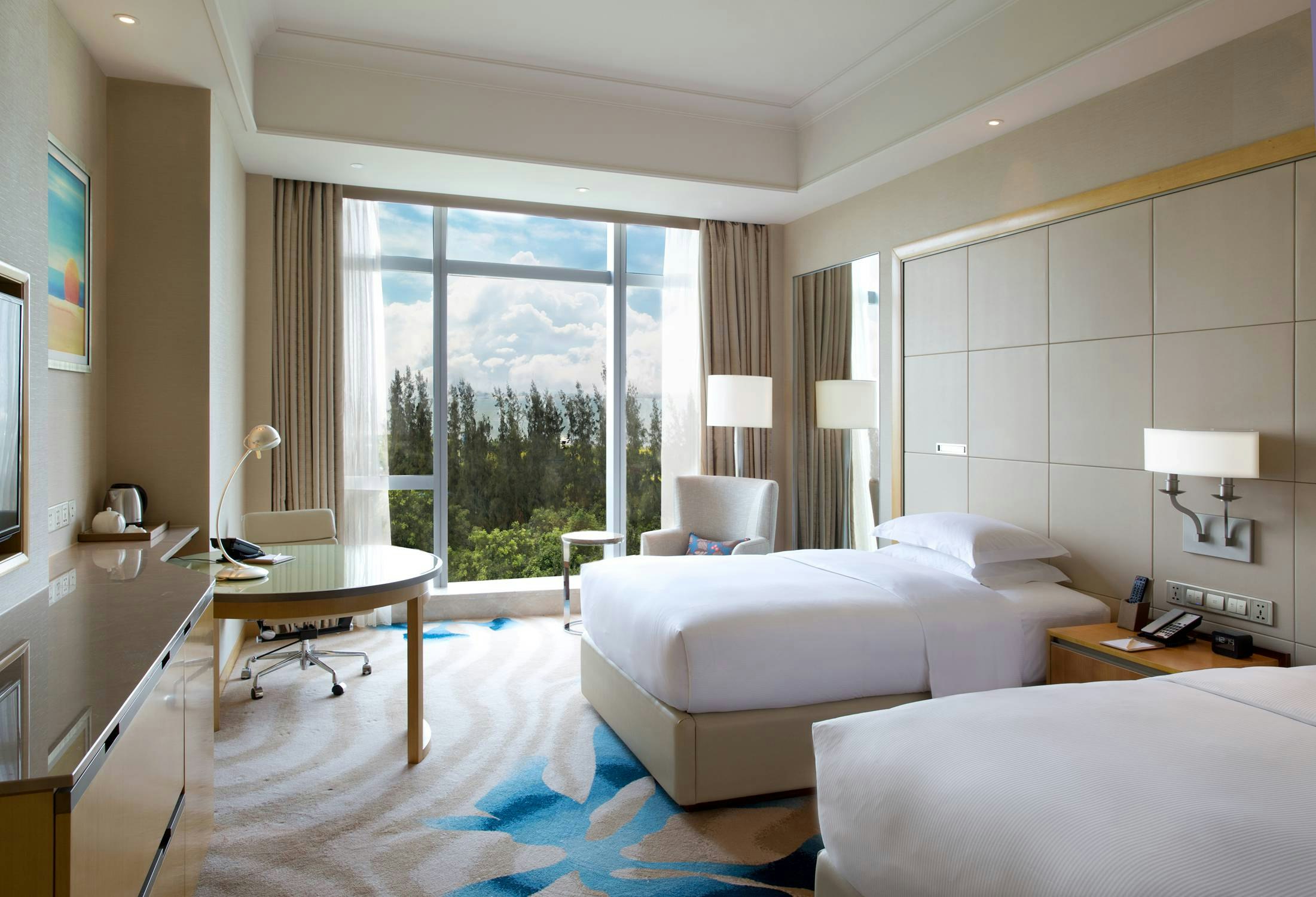 DELUXE, TWIN BEDS, CITY VIEW