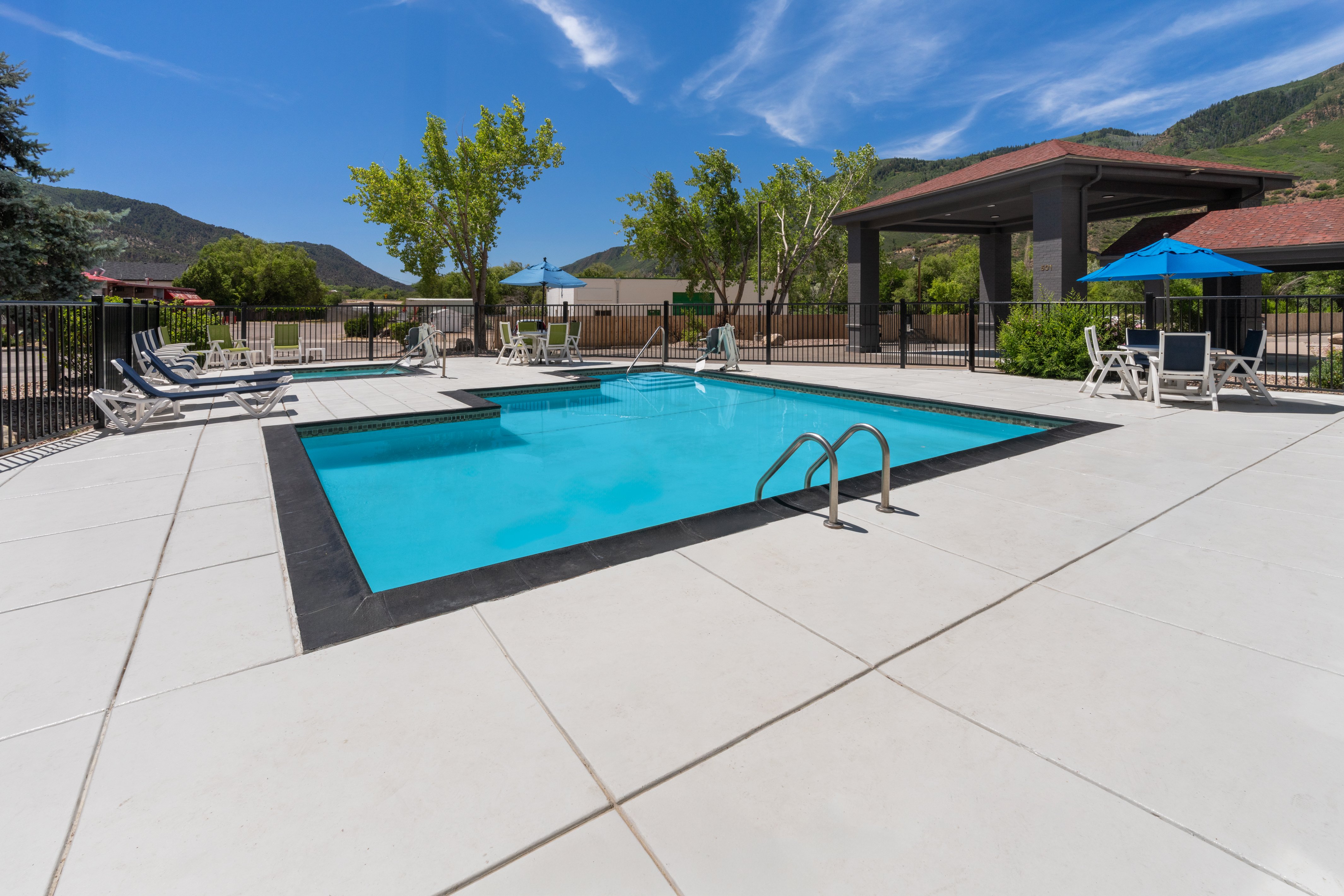 Holiday Inn Express Glenwood Springs Aspen Area, an IHG Hotel 44/73