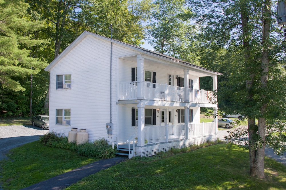 Lake Bomoseen Lodge 3/50