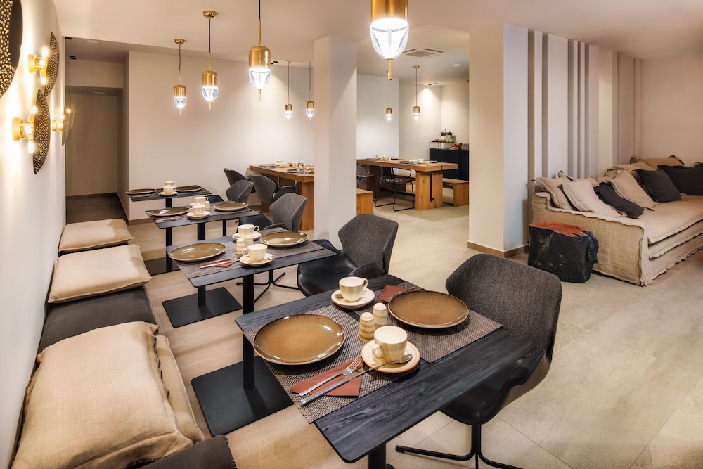 Uma Ray Suites 24/34