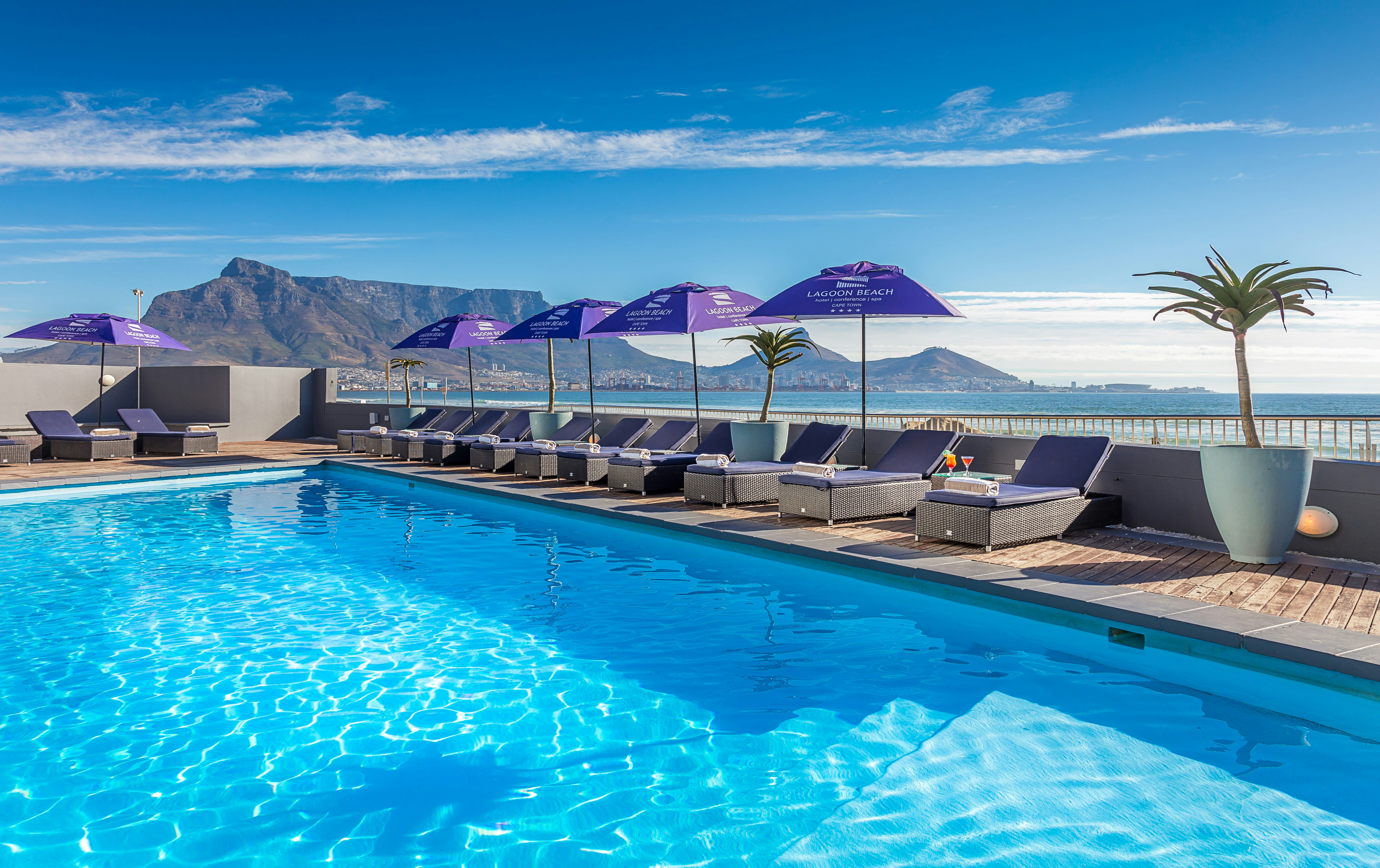 Lagoon Beach Hotel 1/6