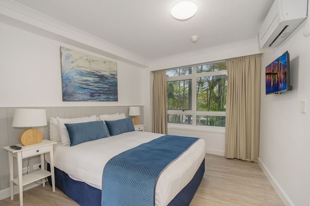 ULTIQA Burleigh Mediterranean Resort 23/65
