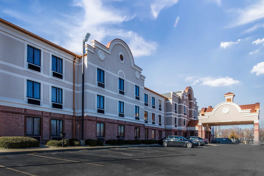 COMFORT INN AND SUITES AIRPORT - AMERICAN WAY photo5