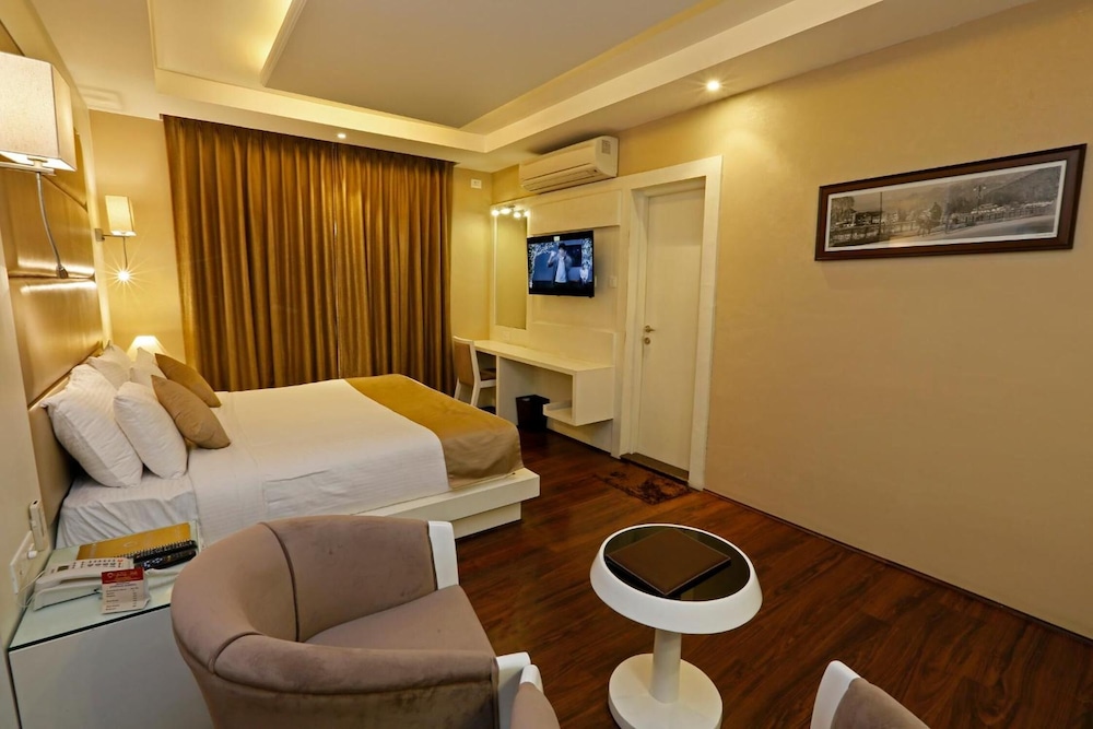 Clarks Inn Srinagar (Ex Hotel Spring Hills) 25/50