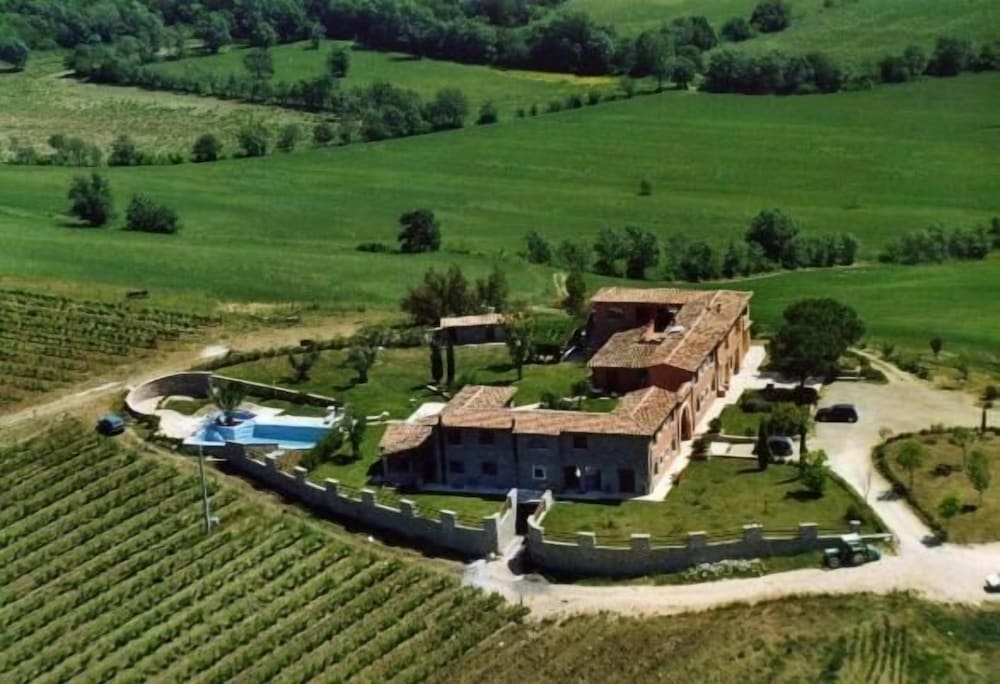 Agriturismo Le Ginestre 20/35
