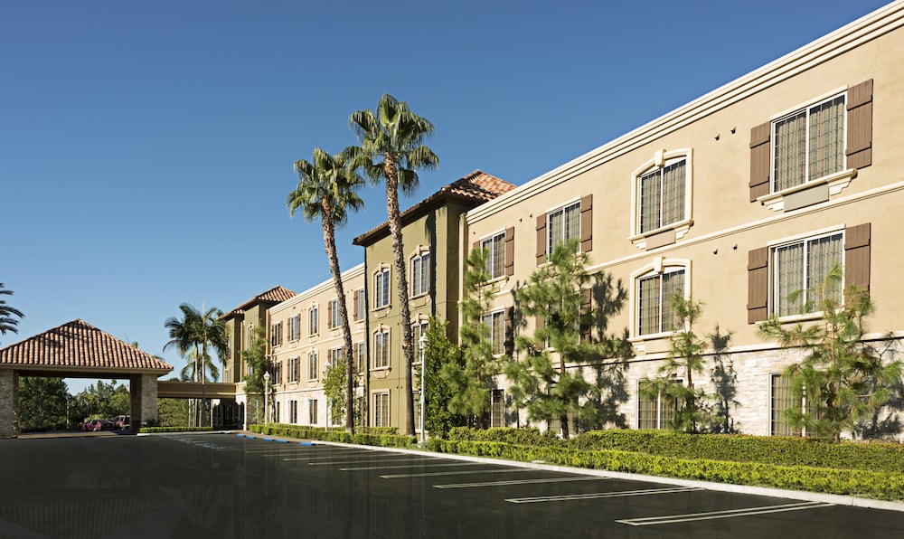 Ayres Suites Mission Viejo 47/49