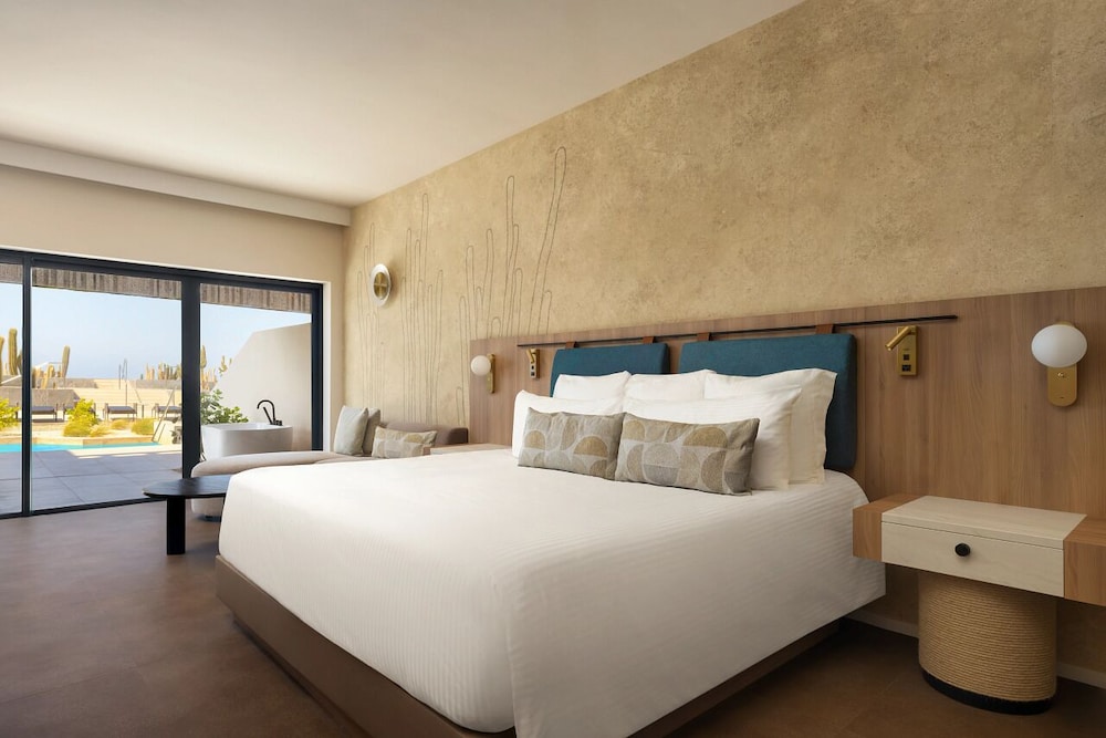 Preferred Club, Junior Suite, King Bed, Private Pool, SECRETS BABY BEACH ARUBA 2/3