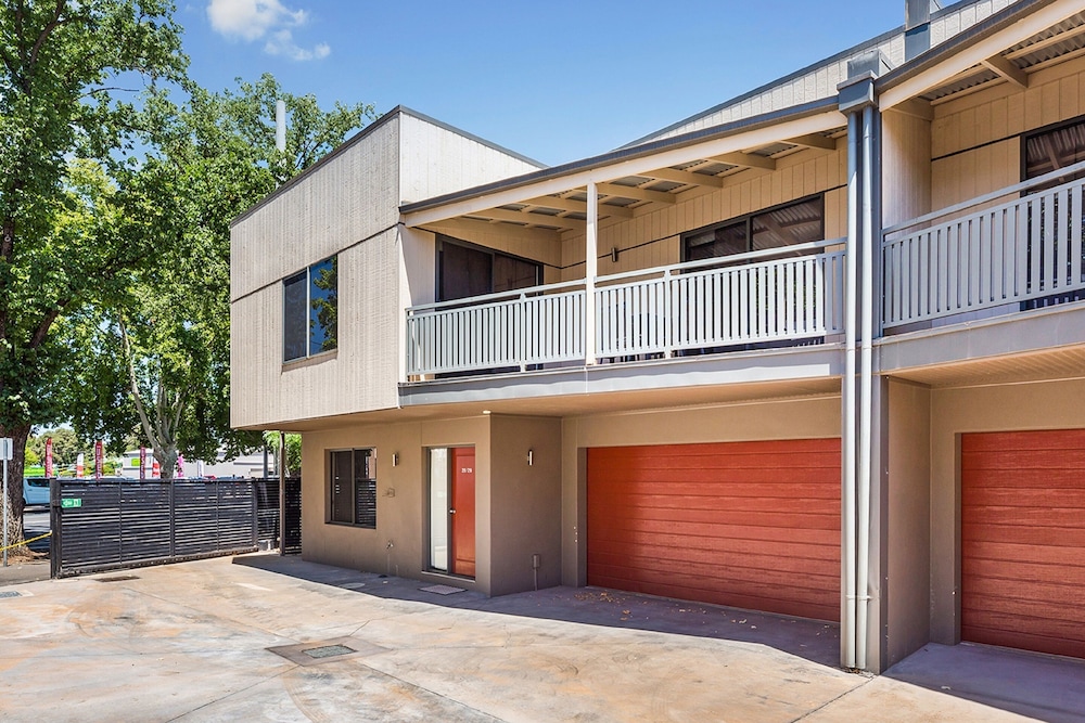 National Hotel Complex And Bendigo Central Apartments 11/68