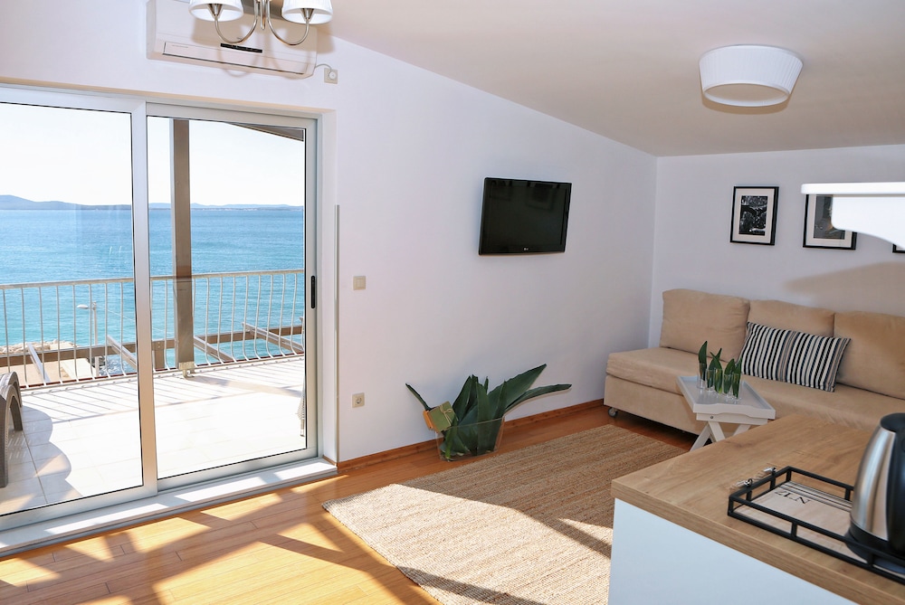 HOTEL DELFIN 47/69