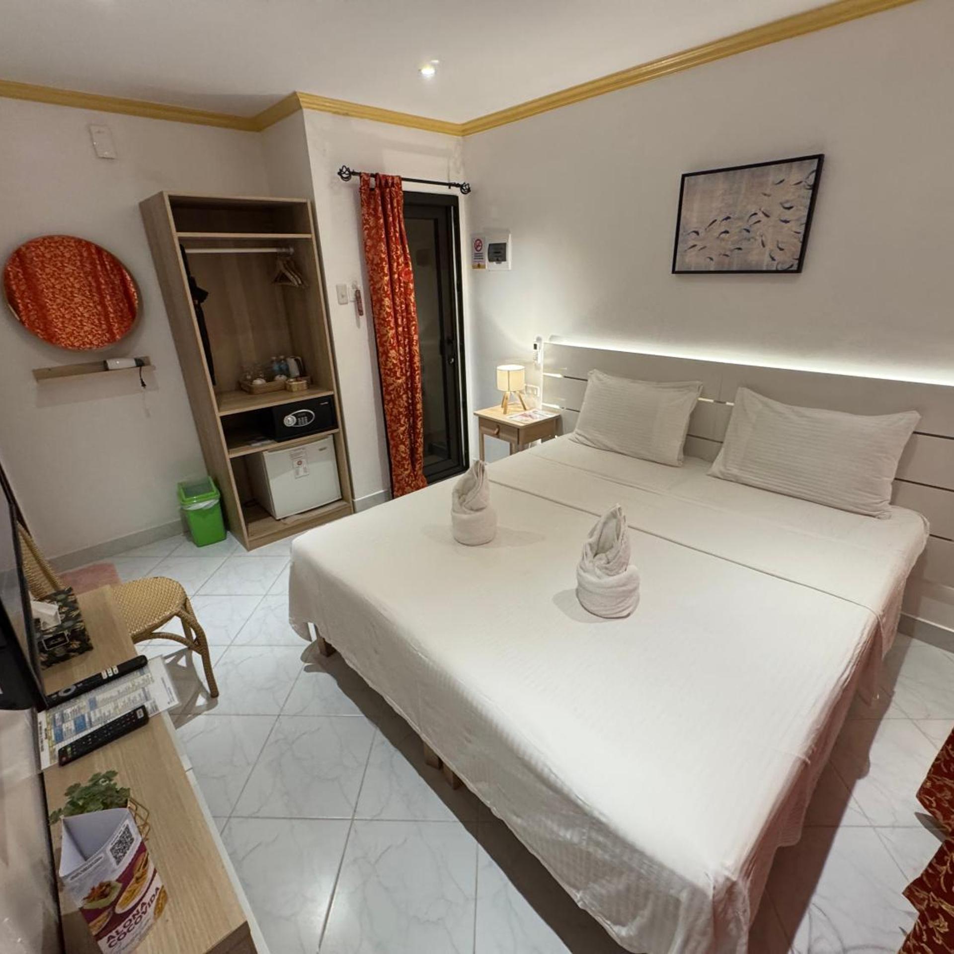 غرفة قياسية بسرير كينج، Alona Vida Beach Resort 3/10