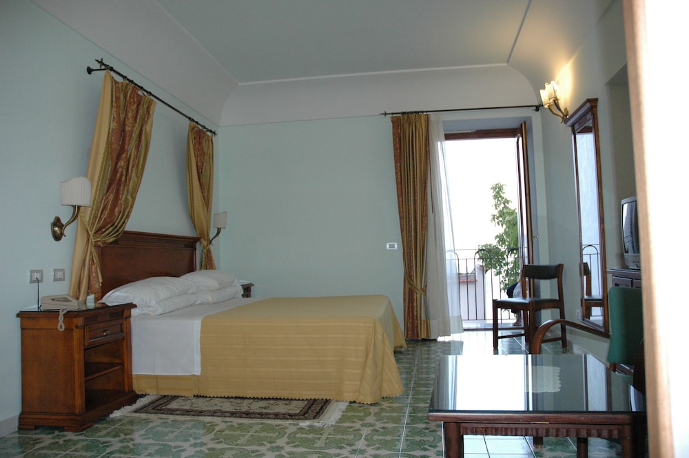 Hotel Rufolo 27/71